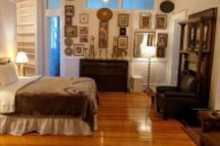 Deluxe King Bed (17 of 41)
