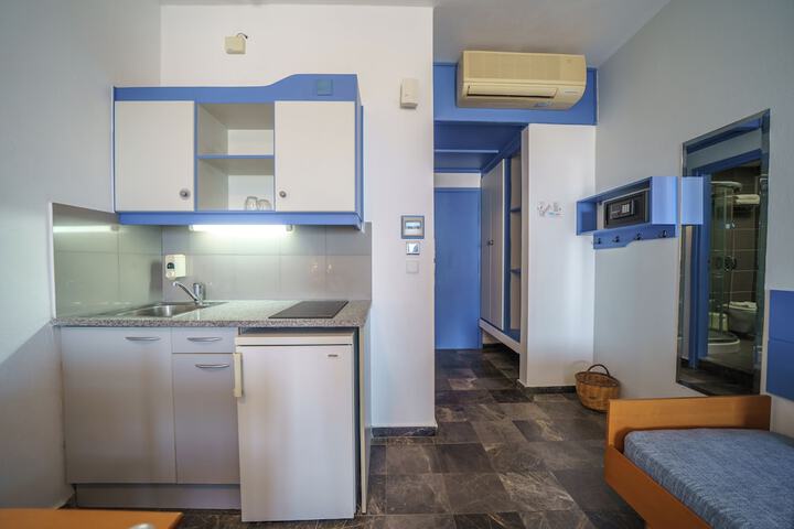 Room 12 of 65