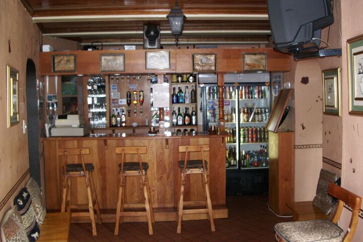 Lounge 21 of 36