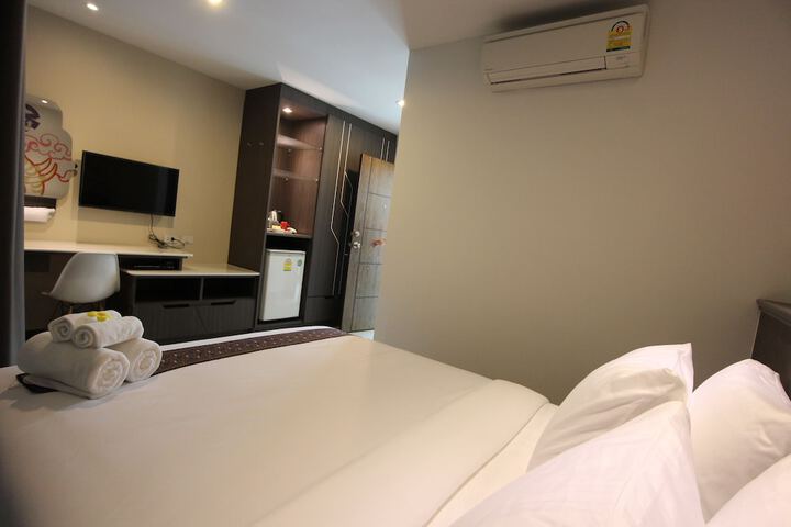 Room 15 of 77