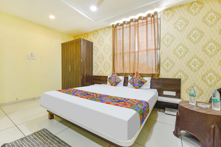 Room 15 of 30