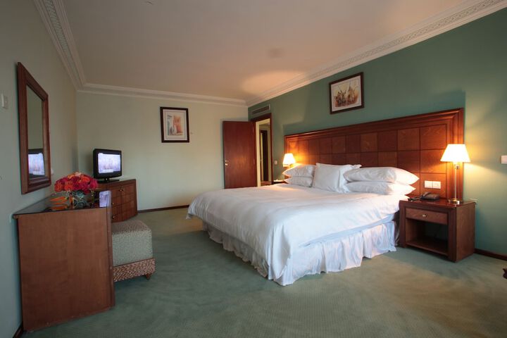 Room 9 of 74