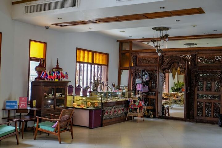 Guest Lobby