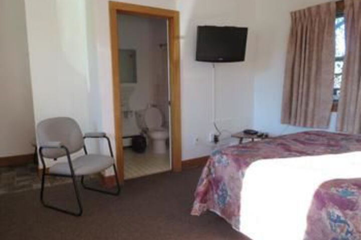 Room 10 of 16