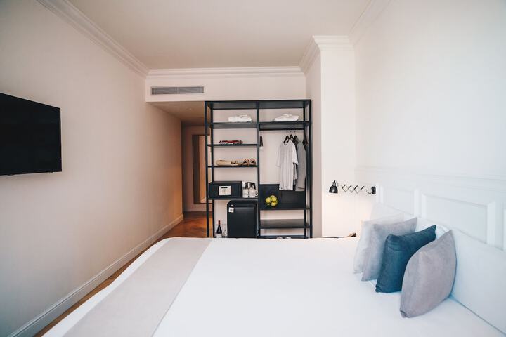 Room 21 of 90