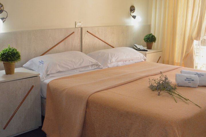 Room 10 of 24