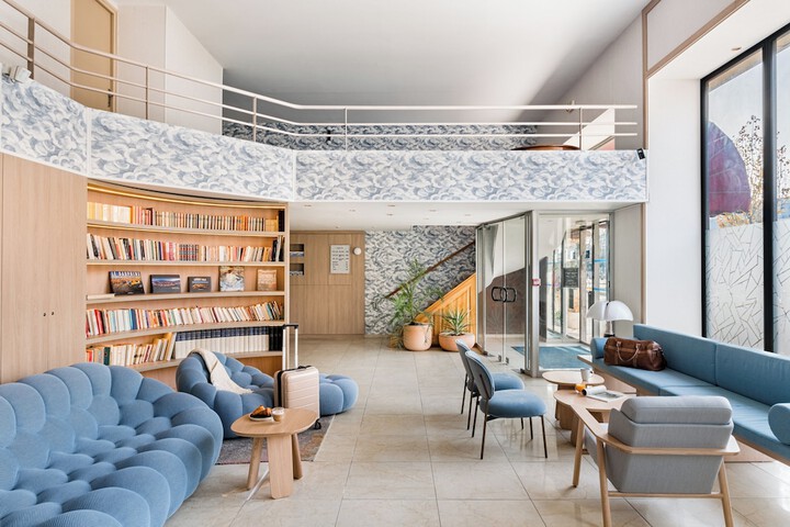 Entrance & Lobby