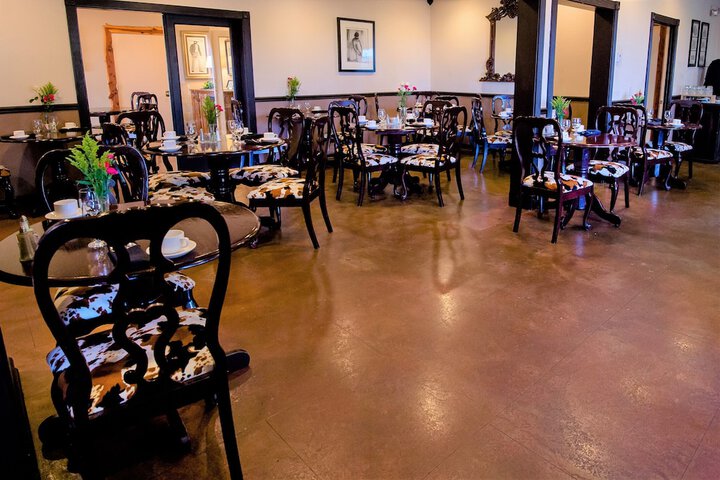 Dining 16 of 30