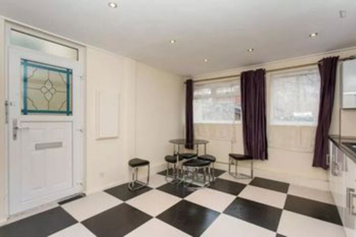 Room 9 of 10