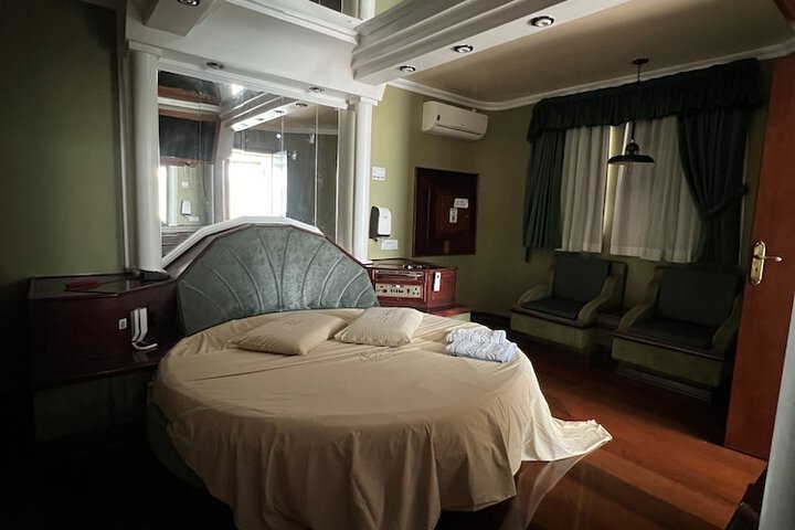 Room 34 of 118