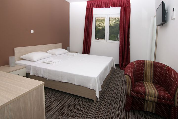 Room 3 of 42