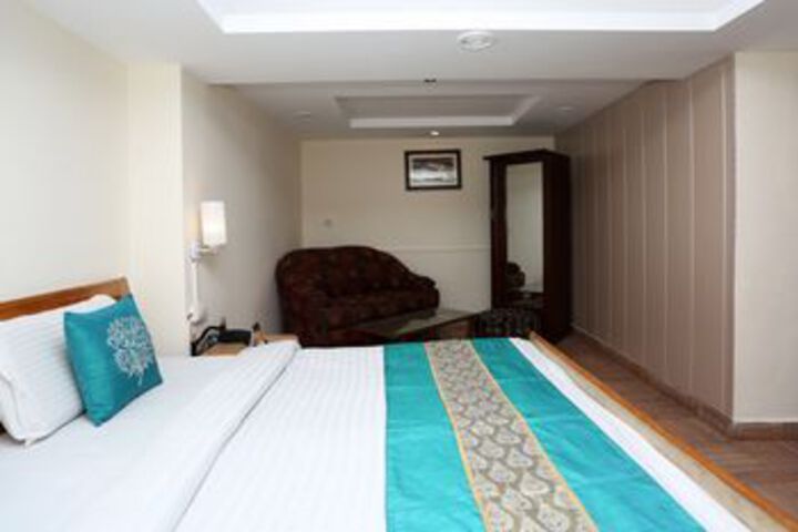 Room 13 of 22