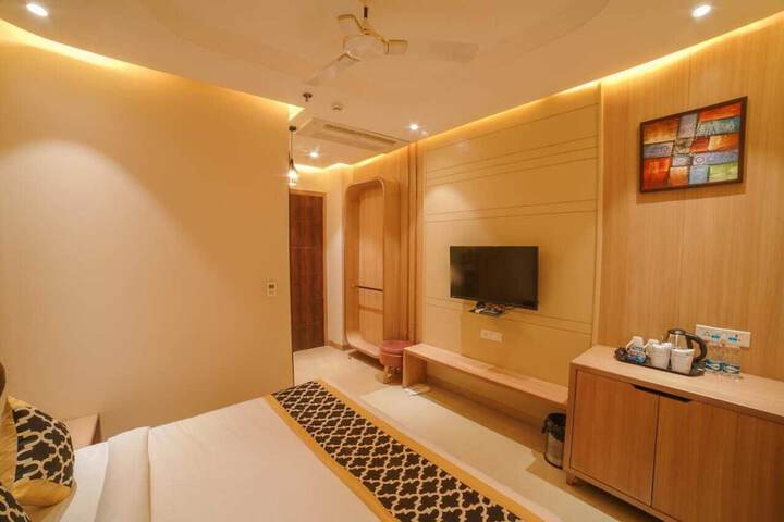 Room 5 of 14