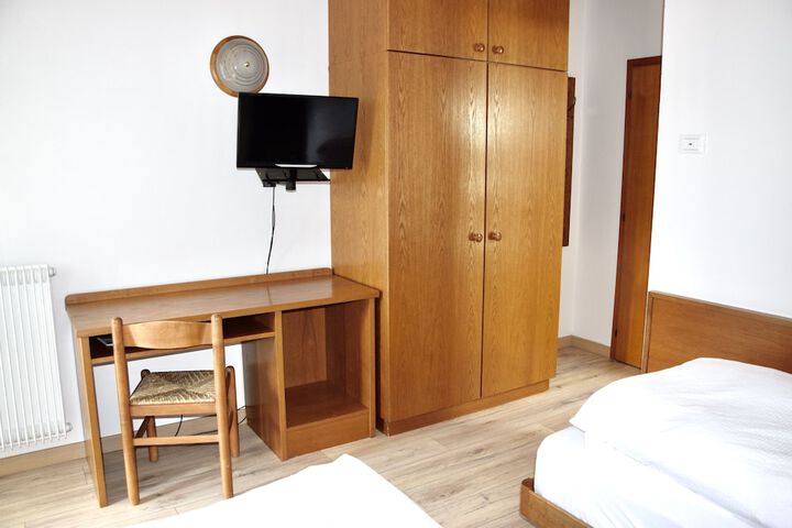 Room 18 of 34