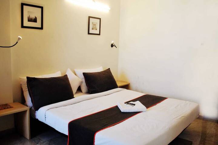 Room 5 of 18
