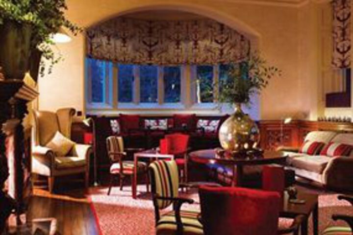 Lounge 14 of 25