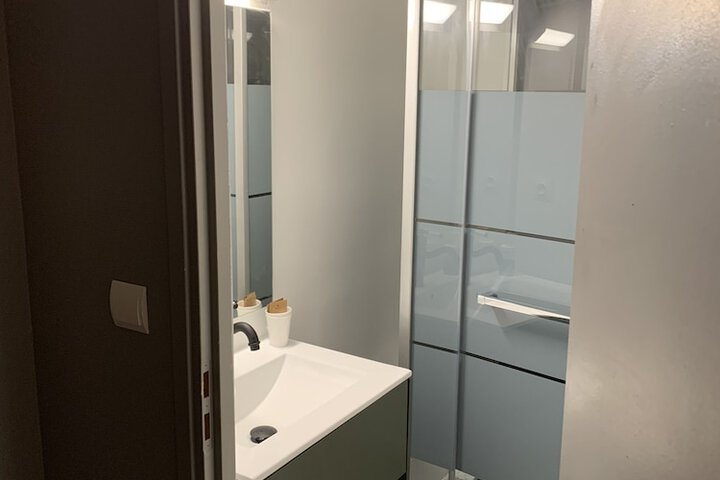 Room 13 of 81