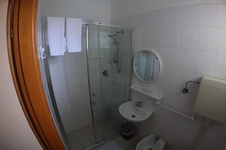 Room 13 of 34