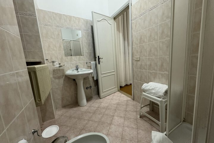 Room 70 of 96