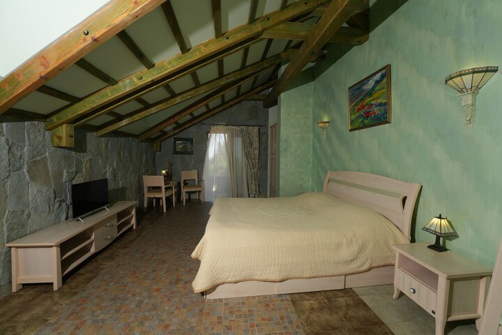 Room 4 of 30