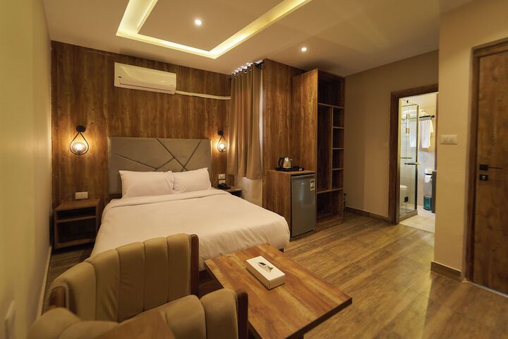 Room 17 of 60