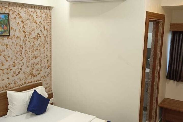 Room 7 of 20