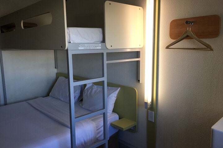 Room 6 of 32