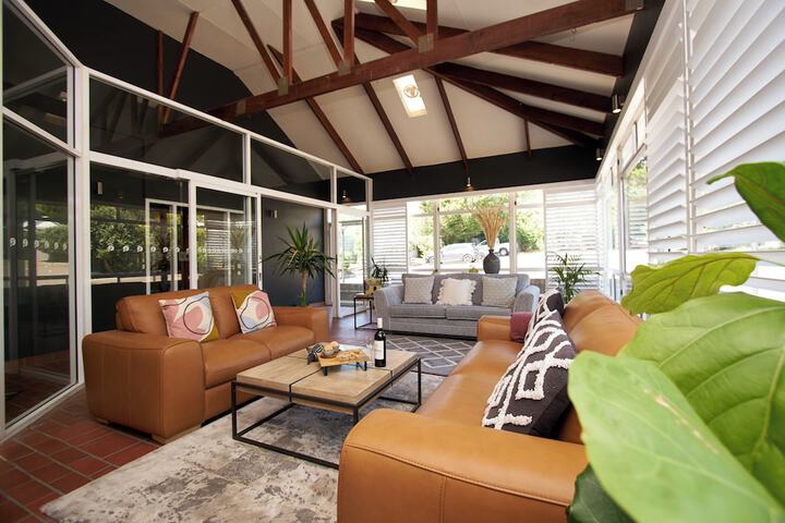 Lounge 55 of 60
