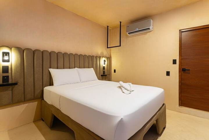 Room 10 of 28