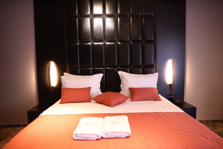Room 33 of 84