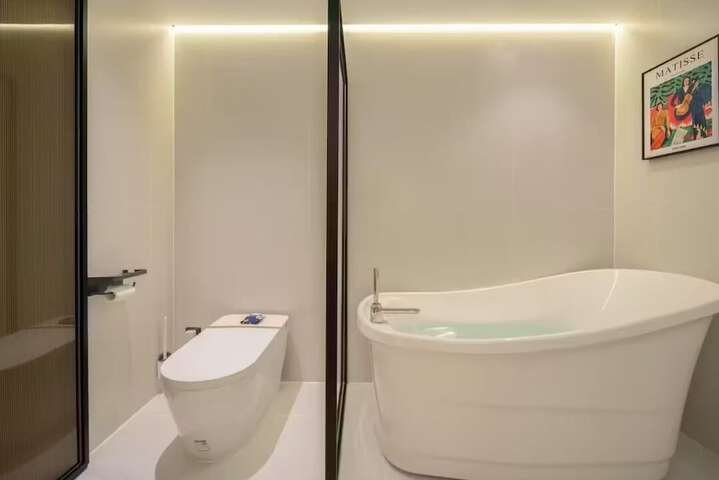 Room 8 of 27