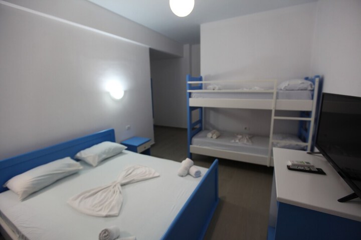 Room 33 of 109