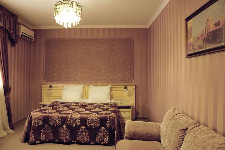 Room 11 of 42