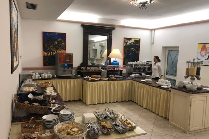 Breakfast/Coffee Service 39 of 60
