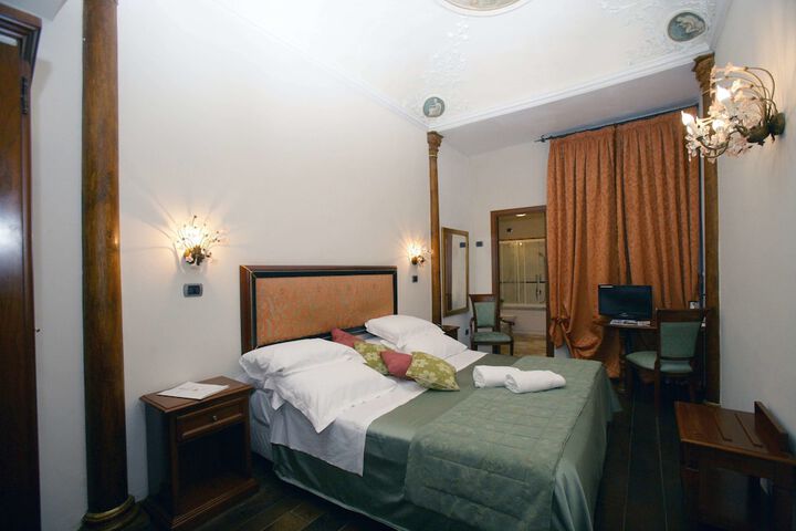 Room 37 of 98