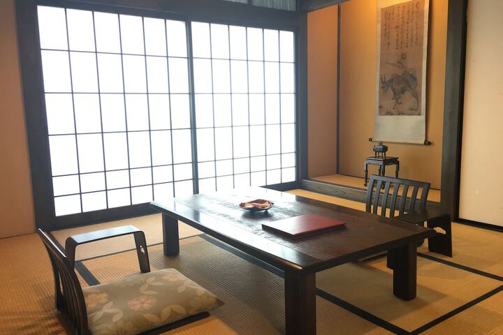 Room 12 of 64