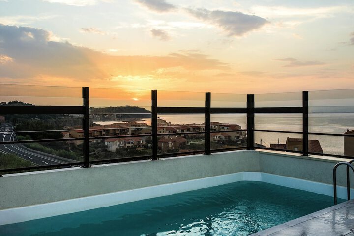 Hotel with Pool