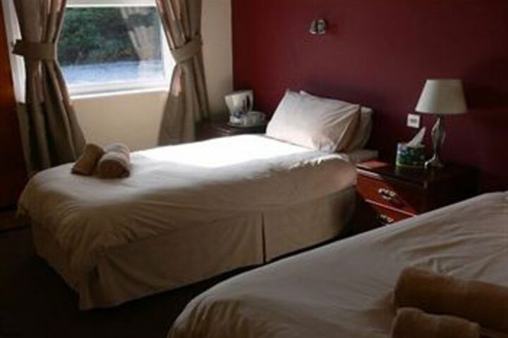 Room 4 of 6