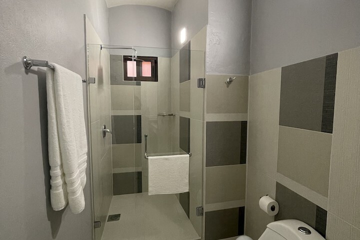 Room 33 of 47