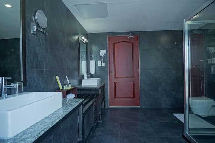 Room 15 of 61