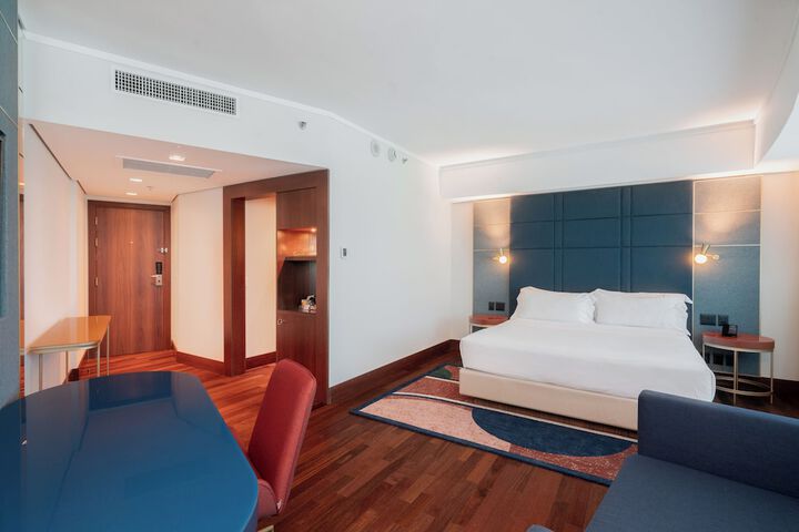 Room 17 of 142