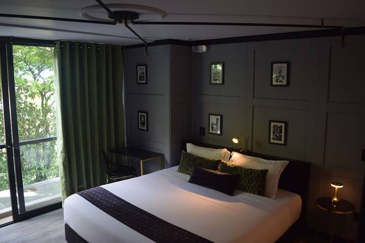 Room 43 of 99