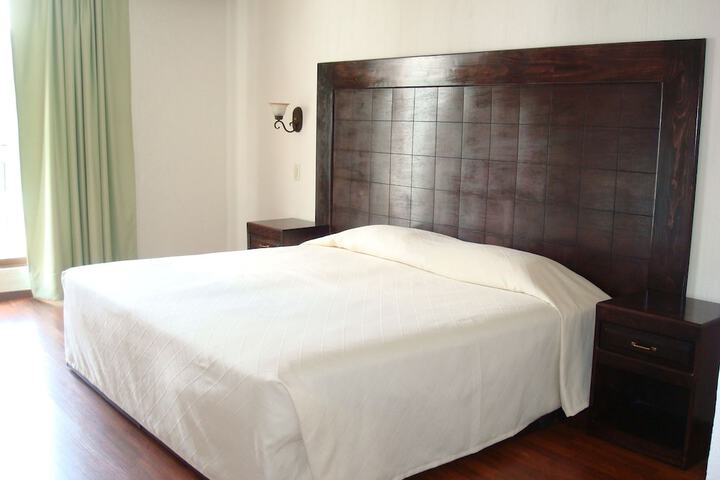 Room 2 of 68