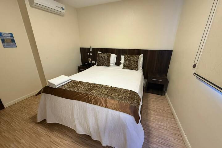 Room 4 of 10