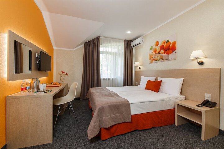 Room 7 of 33