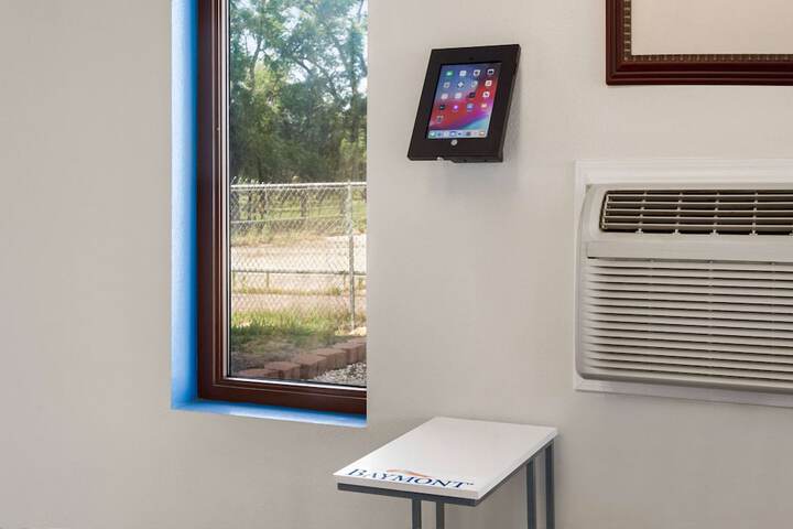 Business Center 39 of 41