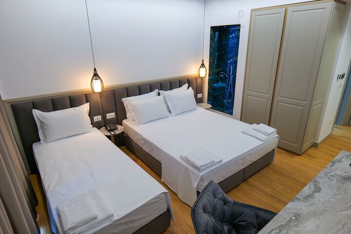 Room 40 of 102