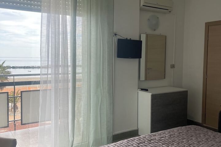Room 4 of 31