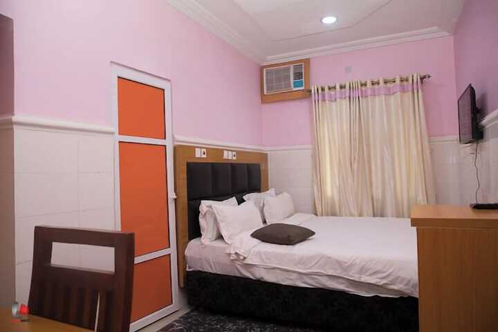 Room 26 of 76