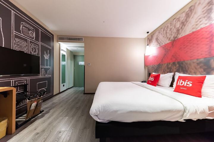 Room 8 of 23